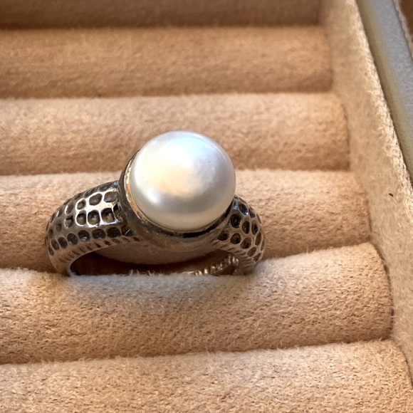 Hammered Sterling Silver Pearl bezel Ring - Picture 2 of 7